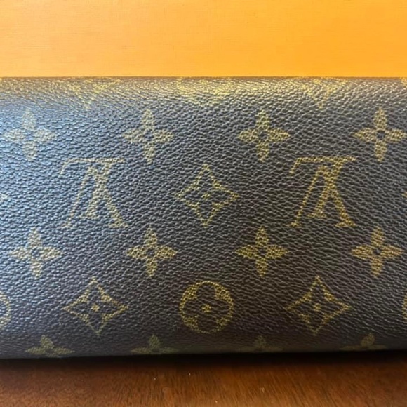 Authentic Louis Vuitton Port Trésor Monogram Snap Wallet - Picture 2 of 9